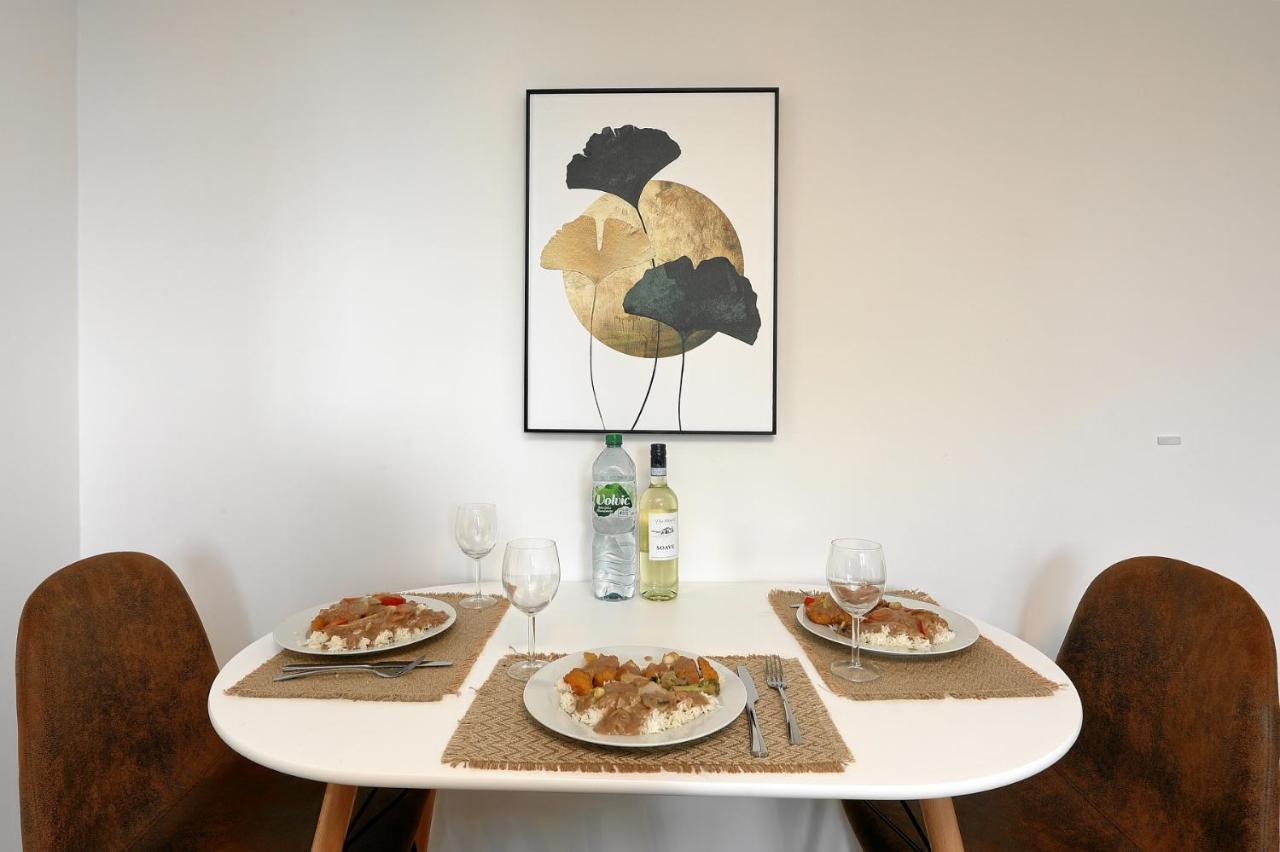 Stay&Dream - 75M² - Two Bedrooms - Kitchen - Netflix Essen Esterno foto